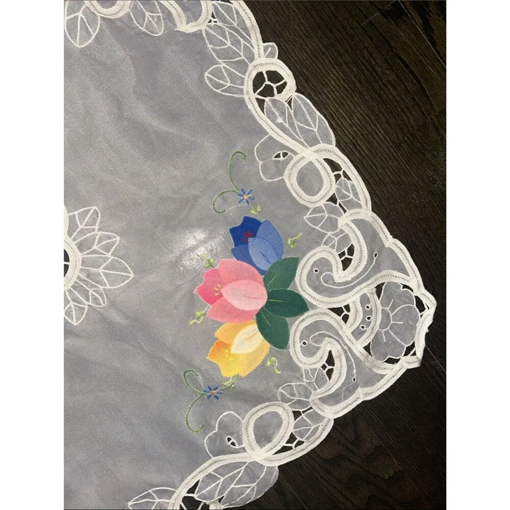 Battenberg Embroidered Floral Cutwork Square Lace Table Runner Vintage